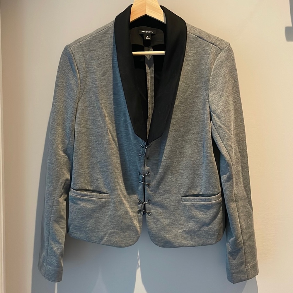 Grey/black crop blazer